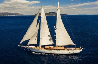 Sailboat Charter