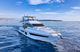 Motor Yacht Charter